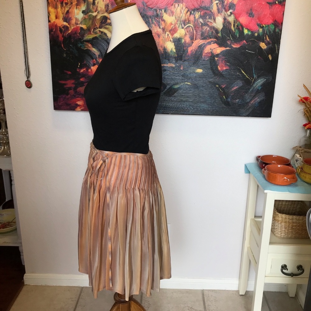 A Beautiful "Awromode" Wrap Silk Skirt, - Picture 2 of 4